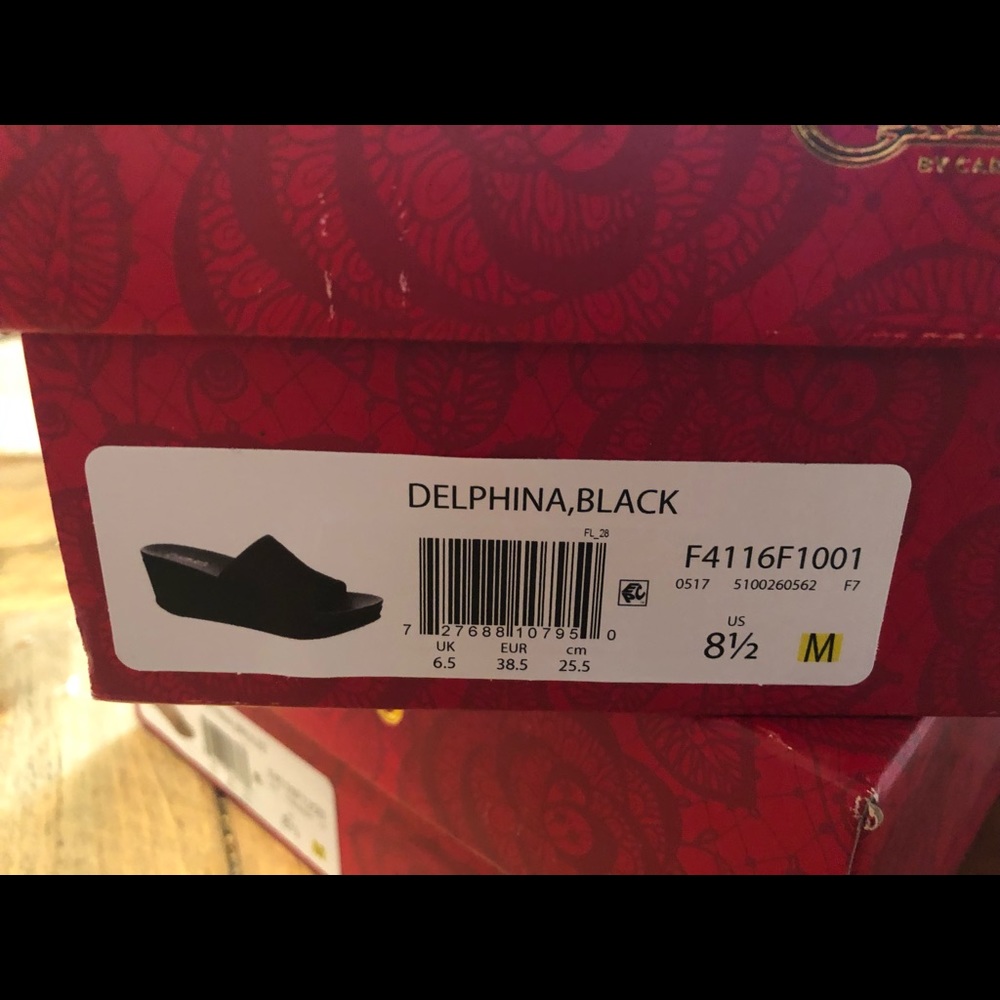Black Carlos Santana wedge heels. - Picture 4 of 7